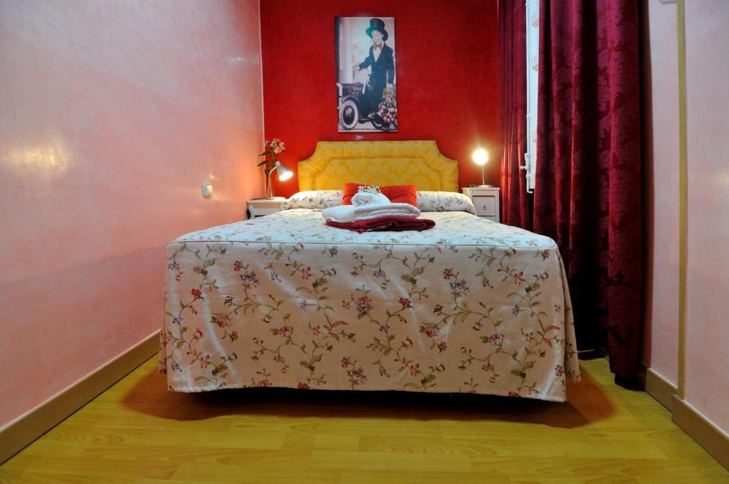 Far Home Plaza Mayor Мадрид Номер фото