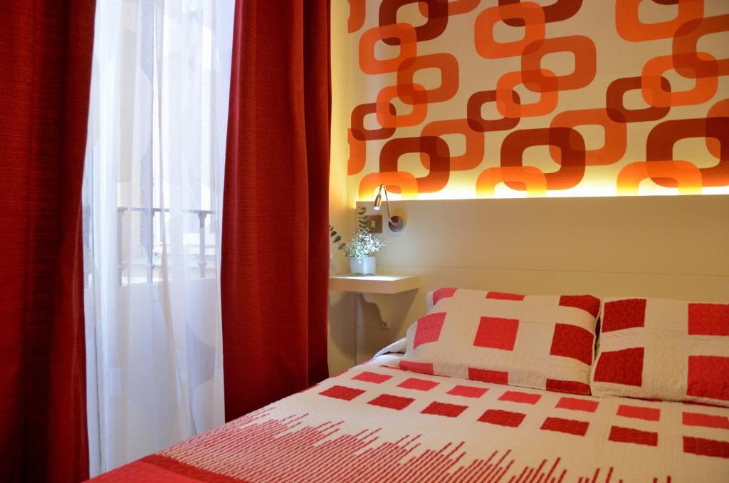 Far Home Plaza Mayor Мадрид Номер фото