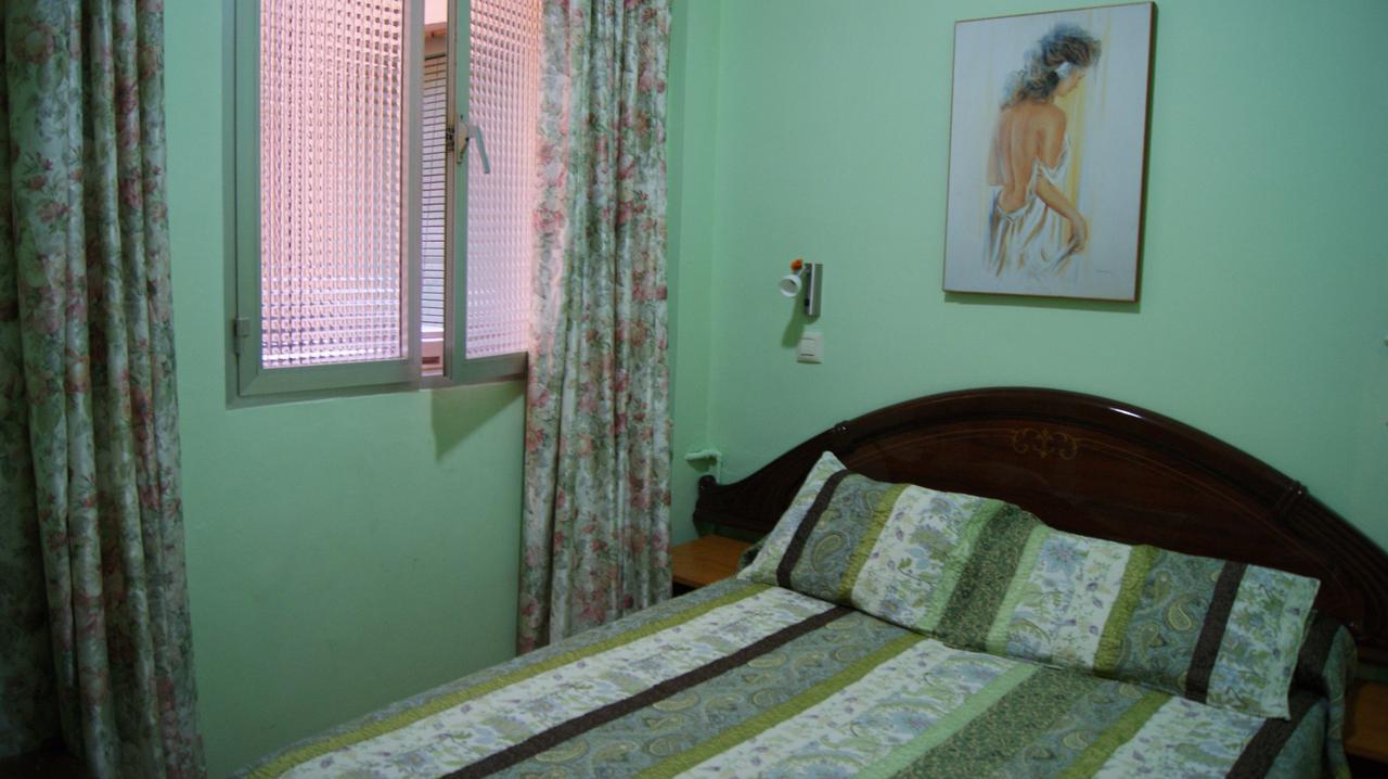 Far Home Plaza Mayor Мадрид Номер фото
